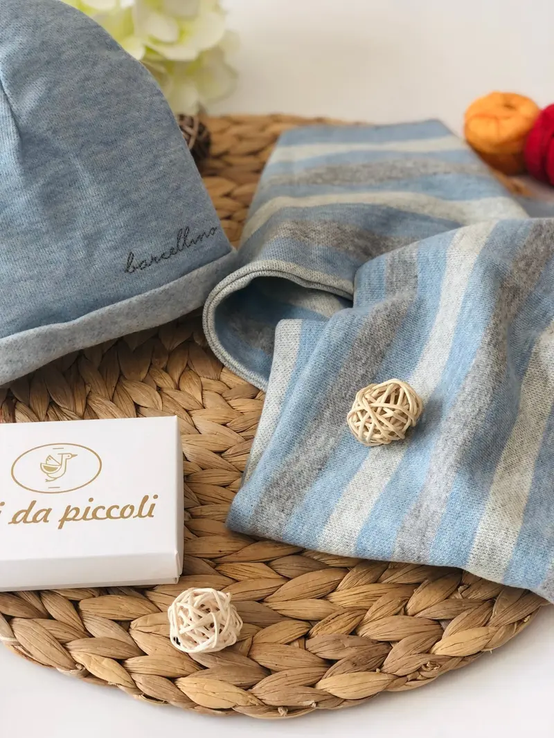 Set Cappellino con Sciarpina Barcellino